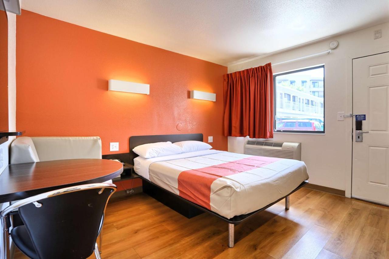 Park Inn By Radisson Уолнът Крийк Екстериор снимка