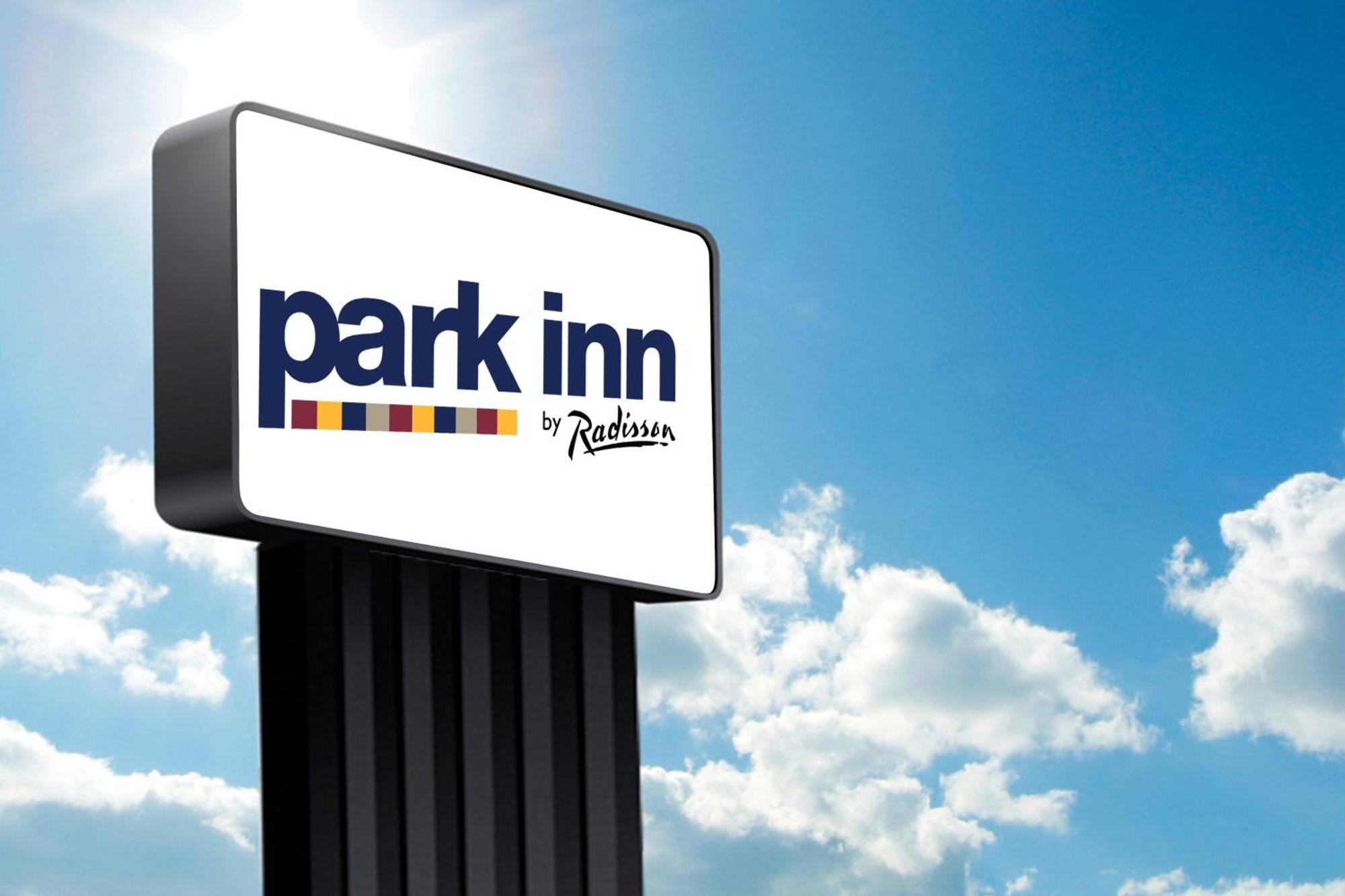 Park Inn By Radisson Уолнът Крийк Екстериор снимка