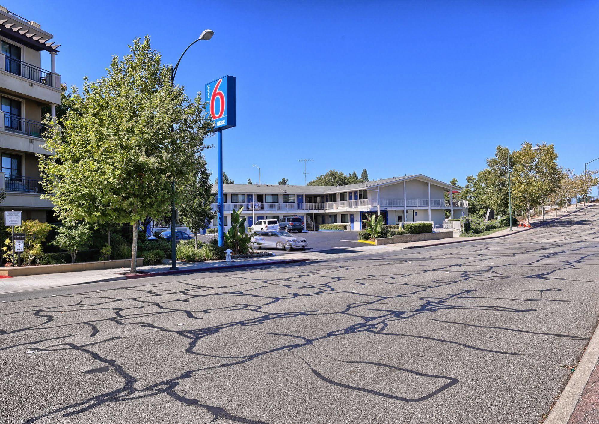 Park Inn By Radisson Уолнът Крийк Екстериор снимка