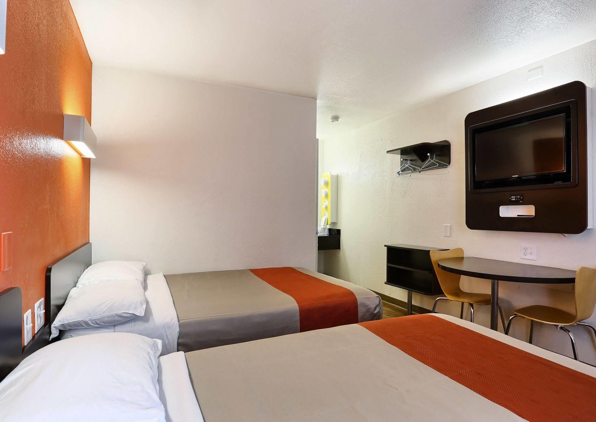 Park Inn By Radisson Уолнът Крийк Екстериор снимка