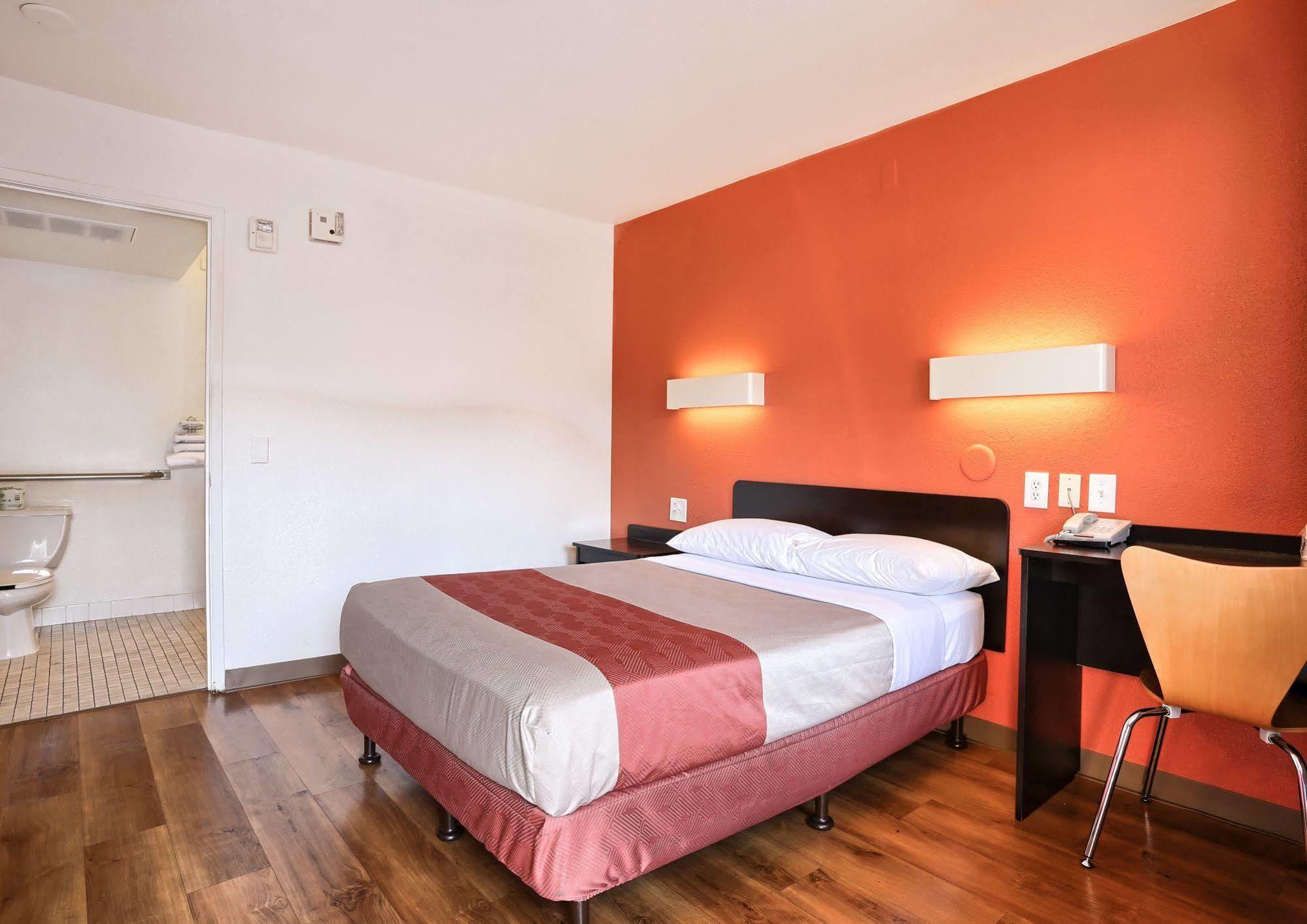 Park Inn By Radisson Уолнът Крийк Екстериор снимка