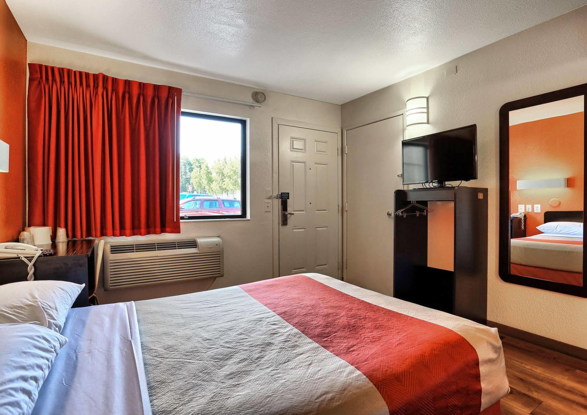 Park Inn By Radisson Уолнът Крийк Екстериор снимка