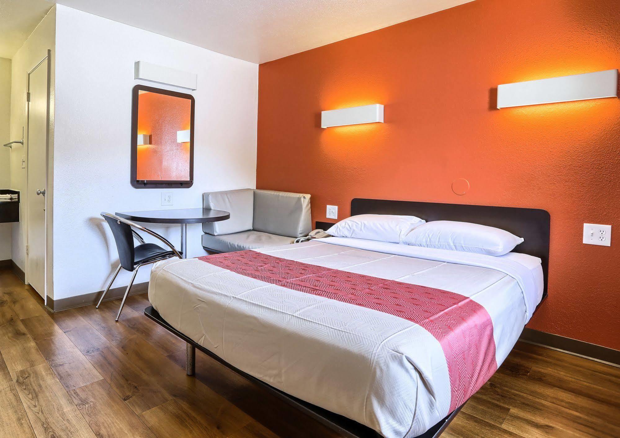 Park Inn By Radisson Уолнът Крийк Екстериор снимка