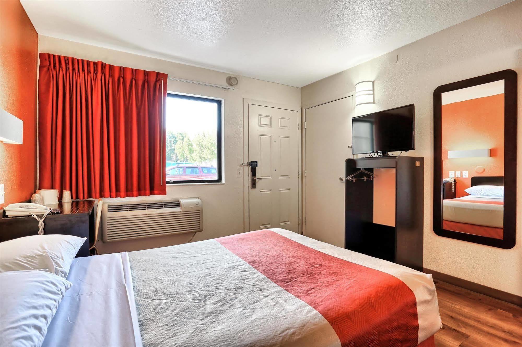 Park Inn By Radisson Уолнът Крийк Екстериор снимка